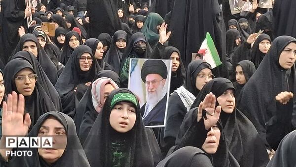 اجتماع خونخواهی مردم انقلابی قم در حرم حضرت معصومه(س)