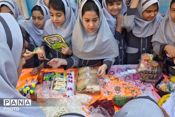 جشن عاطفه ها در دبستان های کوثر و حاتم ناحیه دو شهرری 