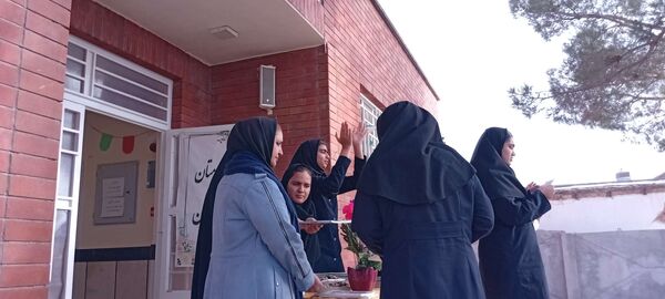 تجلیل از دانش آموزان چادری دبیرستان مادرمهربان خلیل آباد