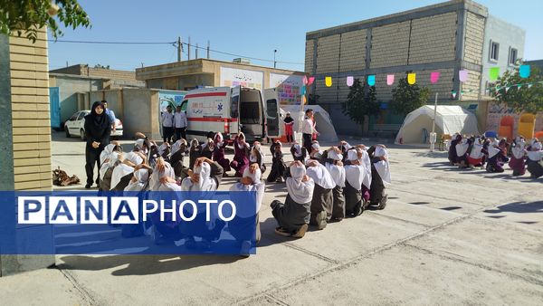 هفته پدافند غیرعامل با مانورهای مختلف این هفته در دبستان حضرت مریم(س) دوره دوم