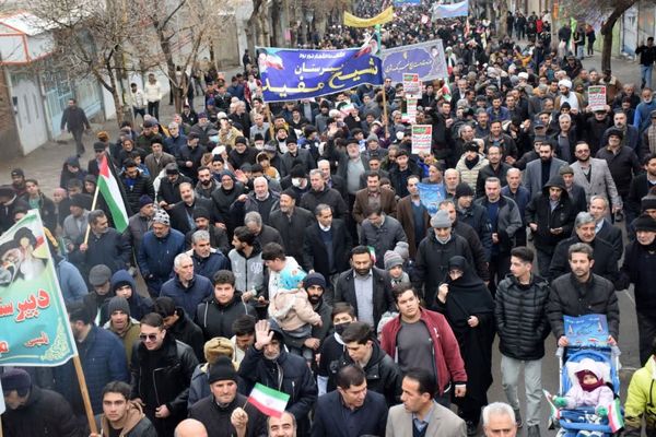  لبیک ملت ایران به فرمان رهبری