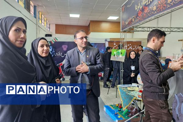 بازدید دانش آموزان ناحیه دو شهرری از نمایشگاه پژوهش اداره کل شهرستانهای استان تهران 