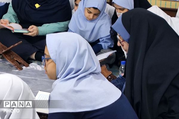 محفل نورانی انس با قرآن کریم در دبستان حکمت نبوی ناحیه دو شهرری 