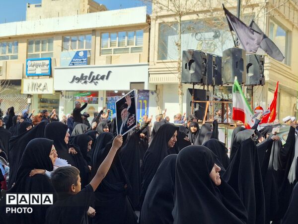 شهید وطن بر روی دستان مردم شهید پرور تشیع شد