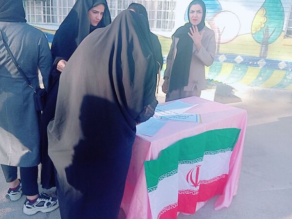اولین جلسه انجمن اولیا در دبستان توحید 