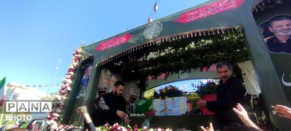 آرام گرفتن پیکر شهید سپهبد عبدالرحیم موسوی در حریم امن فاطمی