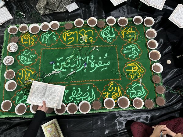 آخرین لحظات معنوی روز اعتکاف در مسجد امام حسین(ع)
