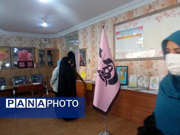 نمایشگاه نقاشی وخطاطی دانش‌آموزان مدرسه هدی یک