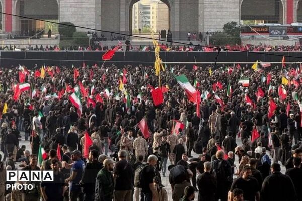 آغاز مراسم تشییع پیکر رهبر شهید و اهل بیت گرامی ایشان در مصلی نماز جمعه تهران