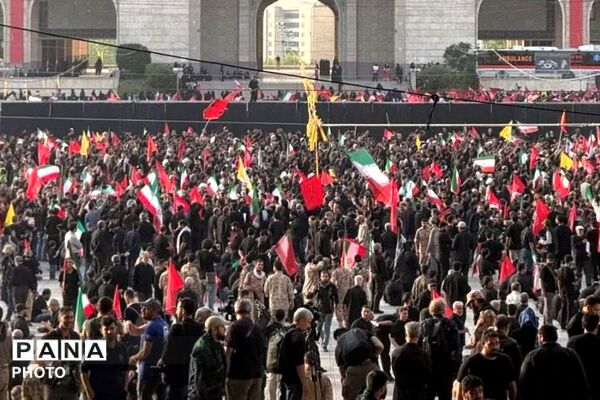 آغاز مراسم تشییع پیکر رهبر شهید و اهل بیت گرامی ایشان در مصلی نماز جمعه تهران