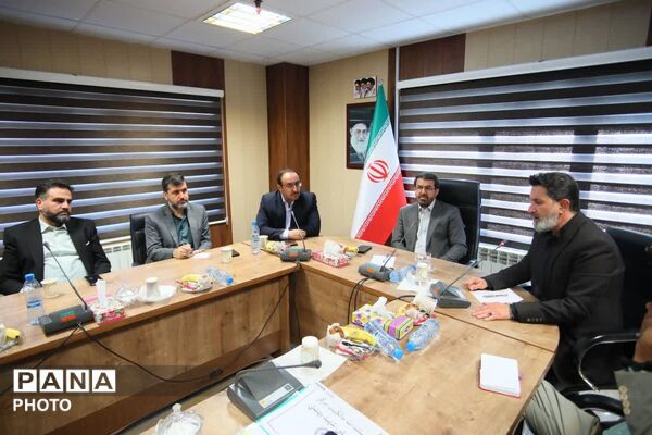 حضور استاندار همدان در کنار اعضای بهزیستی