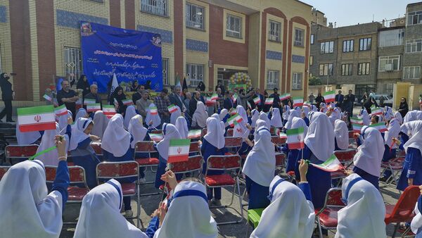 بهره‌برداری از دبستان ۱۲ کلاسه حسن‌زاده در مشهد 