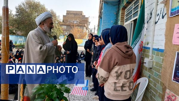 مراسم روز دانش‌آموز در دبیرستان هوشنگی