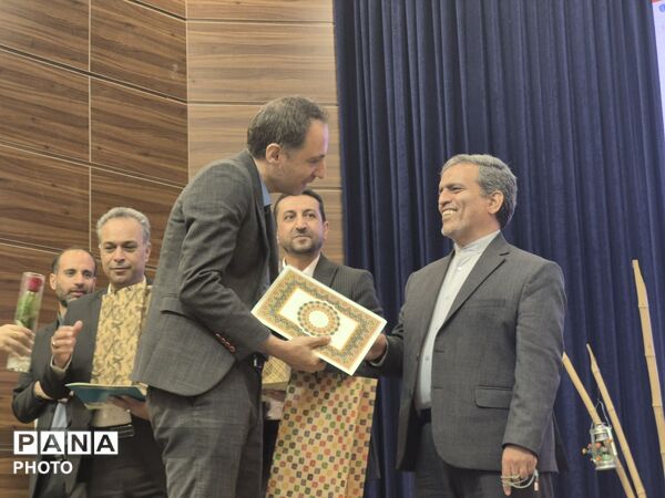 برگزاری آیین تجلیل از مقام شامخ معلم در منطقه ۱۵