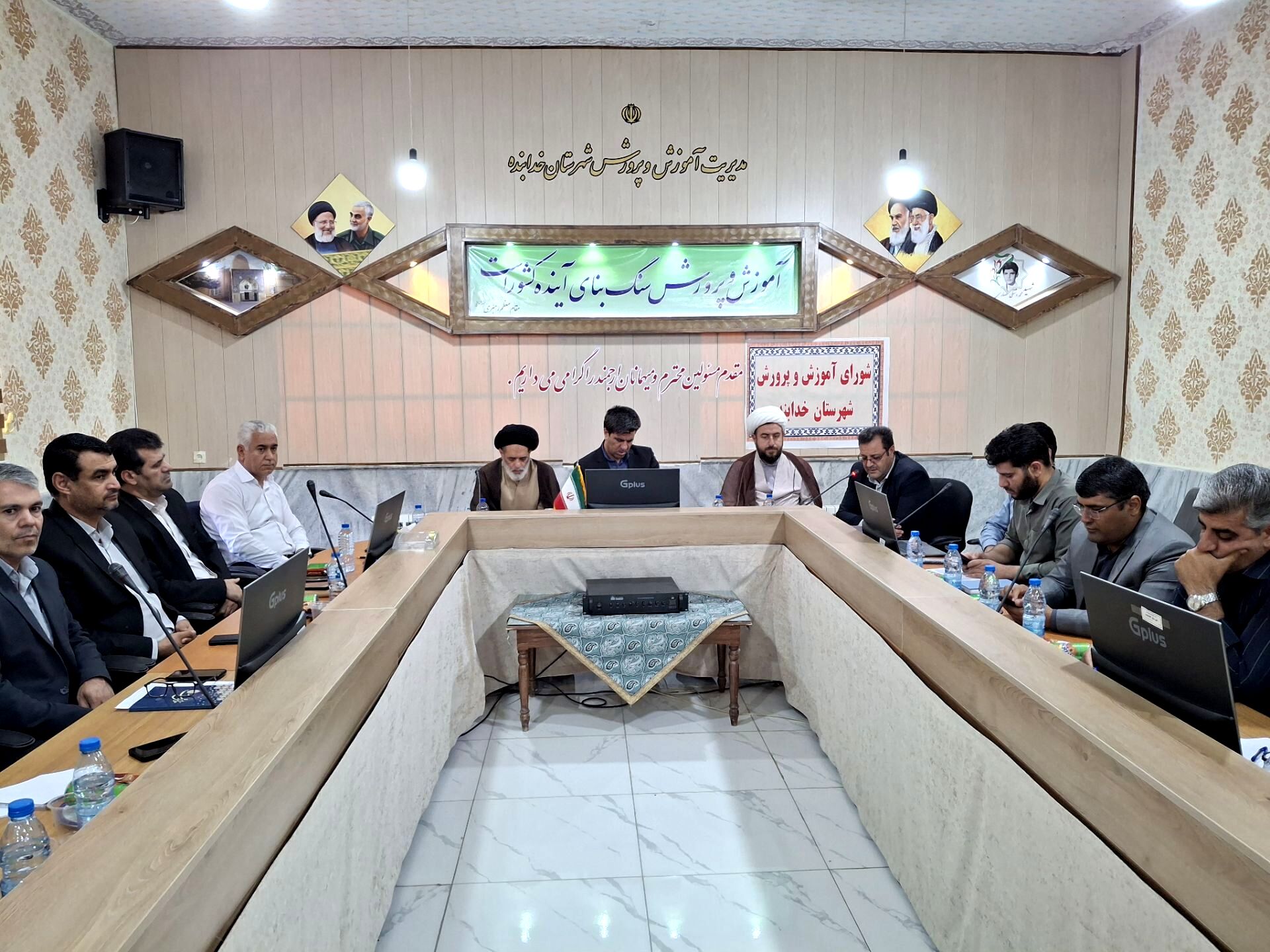 سومین جلسه شورای آموزش و پرورش خدابنده با محوریت «پروژه مهر» و «نهضت توسعه عدالت آموزشی» برگزار شد