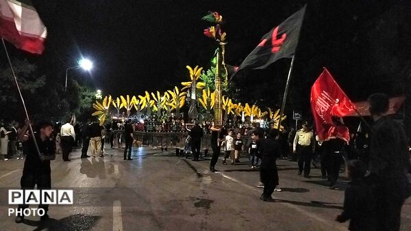 اجرای گروه دمام زنی در حسینیه امام خمینی در شب عاشورا 