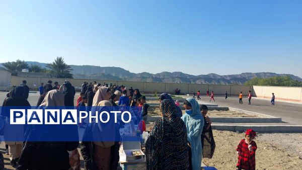 بازارچه دانش‌آموزی در منطقه فین