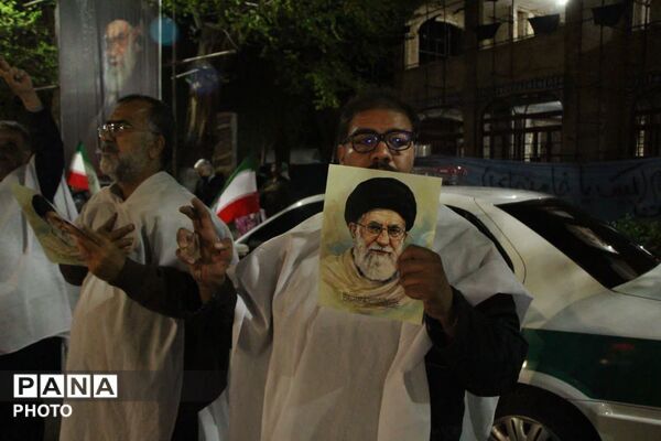 اجتماع کفن پوشان یزد در حمایت از نظام جمهوری اسلامی ایران