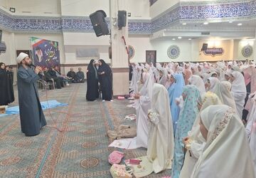 جشن تکلیف دانش‌آموزان دختر شهرستان پردیس در فضایی معنوی و باشکوه