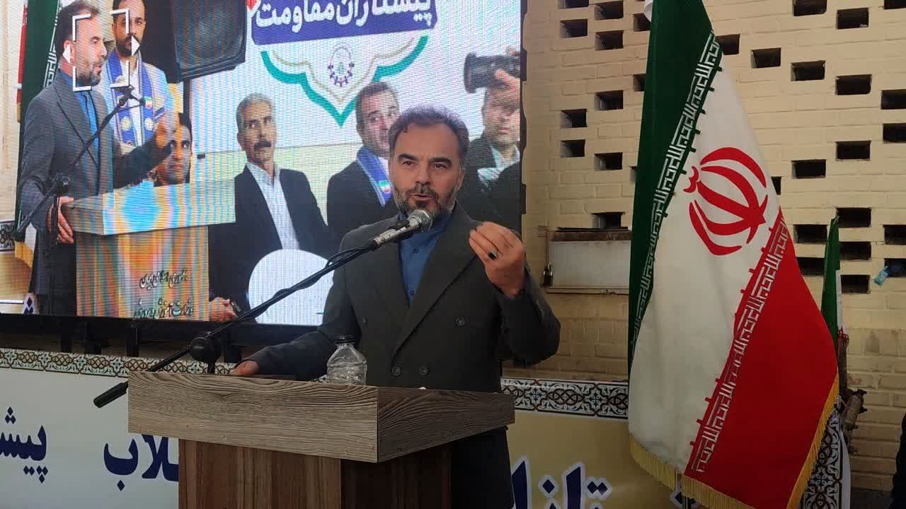 انتظار ما از پیشتازان آشنایی با دستاورد های انقلاب اسلامی است