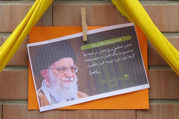 مراسم هفته پژوهش در دبیرستان بانو عفت آهنگری شهرری