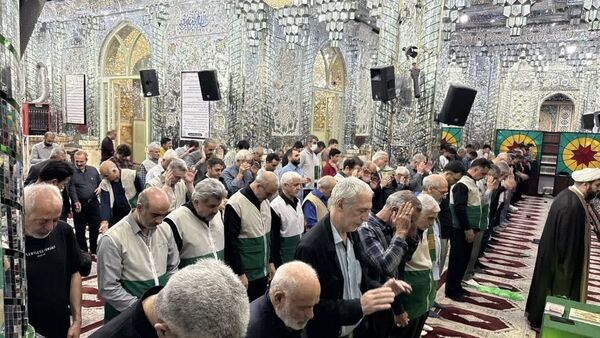 مردم کرج برای شهادت امام صادق (ع) یکپارچه سیاه پوش شدند