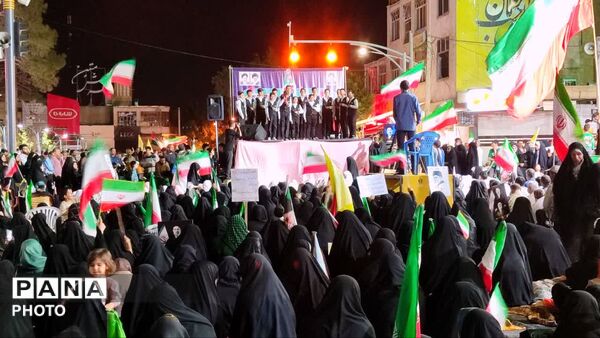 تجمعات مردمی نجف آباد همراه با جشن تکلیف دختران و اقامه نماز استغاثه