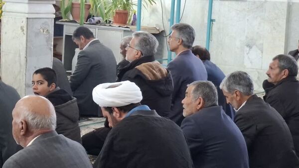 حضور پرشور دانش‌آموزان در مراسم عبادی - سیاسی نماز جمعه شهرستان مروست