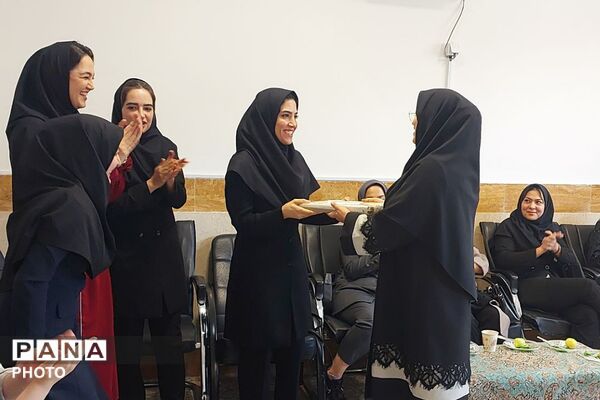 مانور بازگشایی دبیرستان نمونه دولتی ولایت با تشکیل نخستین جلسه شورای دبیران