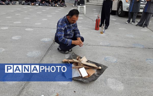 مانور آتش نشانی در دبیرستان فرزانگان قائمشهر
