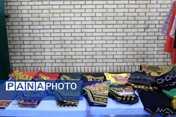 نمایشگاه دست‌سازه‌های هنرجویان هنرستان و کاردانش