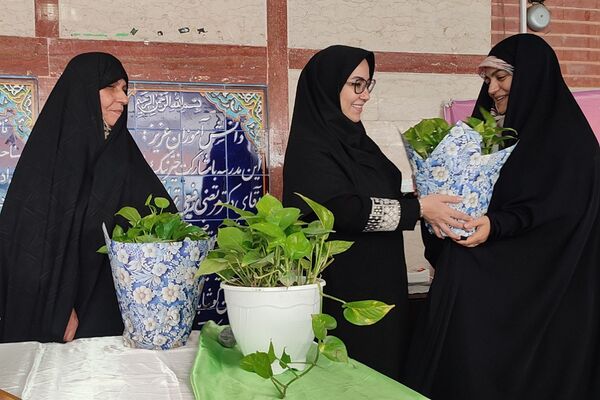 مراسم یادواره شهدا و گرامیداشت هفته دفاع مقدس در مدارس ناحیه 2 شهرری 