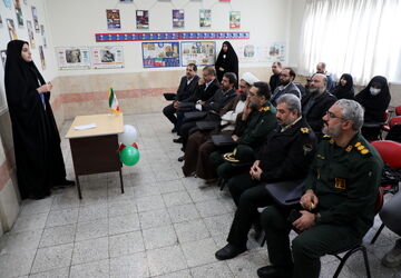 زنگ انقلاب و نمایشگاه دهه فجر در مدرسه جاویدالاثر 