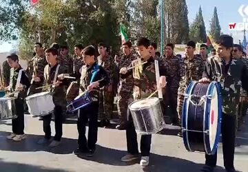 راهپیمایی یوم الله ۱۳ آبان مدرسه صدرا مهریز