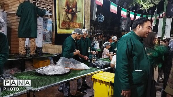 موکب دهه نودی ها در مهمانی کیلومتری  عید غدیر خم 