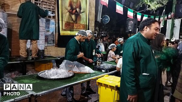 موکب دهه نودی ها در مهمانی کیلومتری  عید غدیر خم 