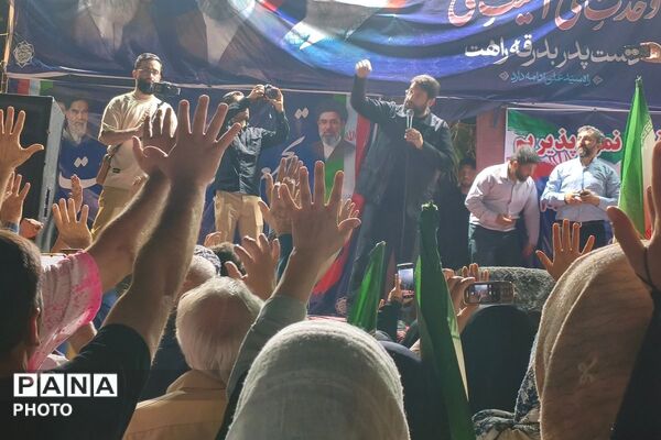 قرار شبانه مردم نسیم شهری در بهارستان دو