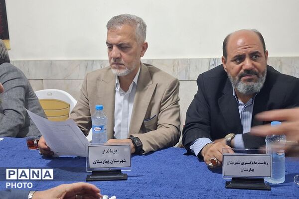 ملاقات مردمی بهارستان با جمعی از مسئولین شهرستان