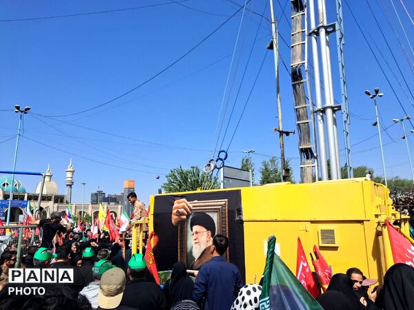  آخرین  وداع  ملت ایران با رهبر شهید در روز تشییع 