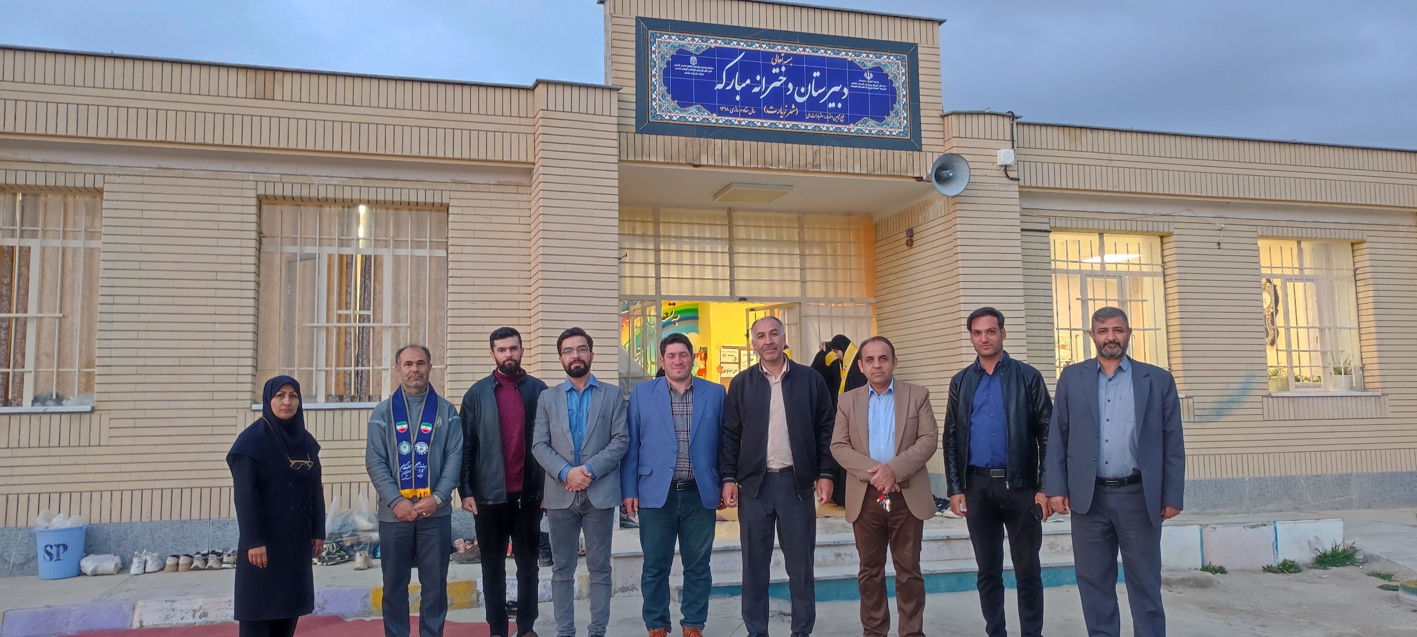 محفل انس با قرآن کریم در دبیرستان دخترانه شهدای زیارت 