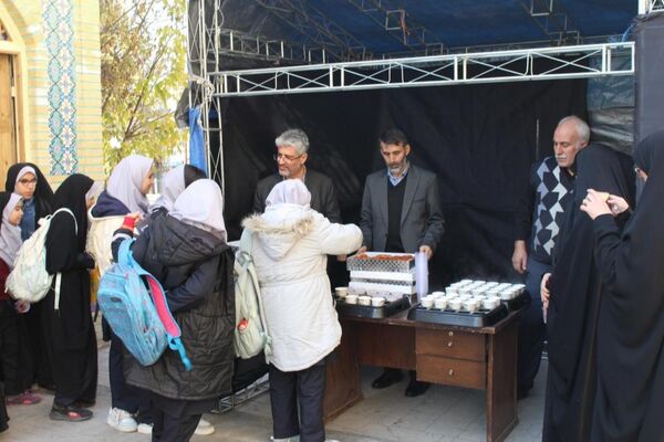 عزاداری باشکوه دانش‌آموزان و مسئولان در سوگ حضرت فاطمه زهرا (س)