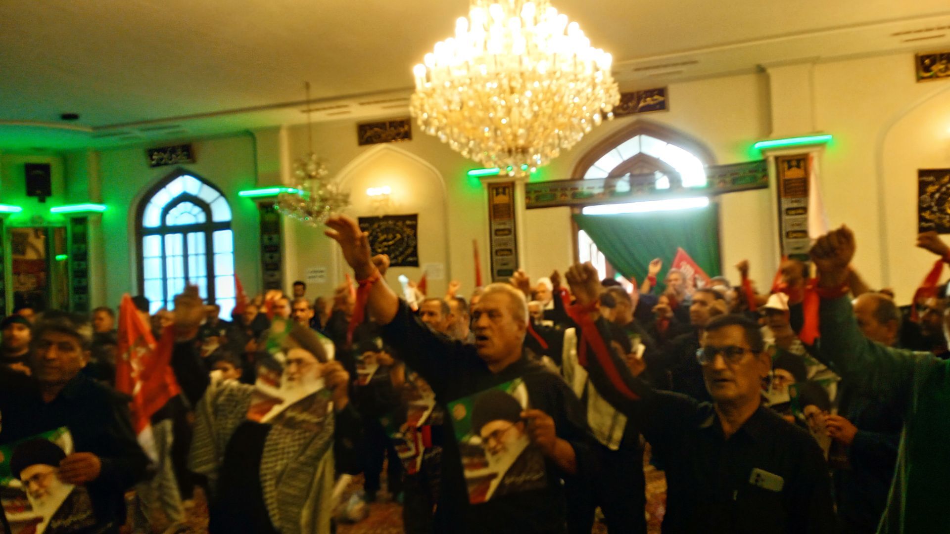 وداع کاشمری ها با رهبر فقید در حسینیه کویتی مشهد