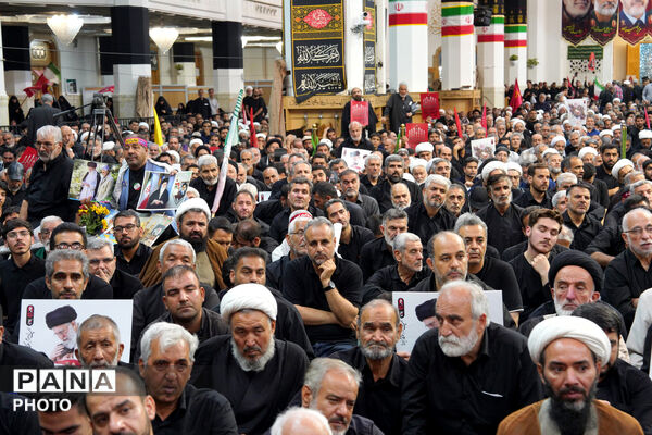 مراسم بزرگداشت قائد شهید امت در حرم حضرت معصومه(س)