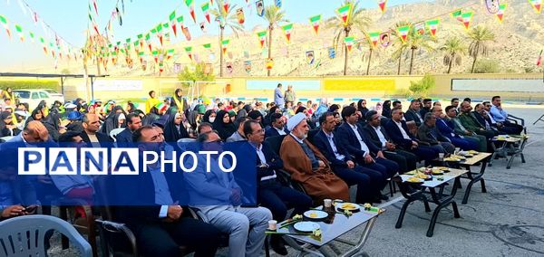 وقتی مدرسه صحنه انقلاب شد؛ زنگی که با سرود و افتخار نواخته شد