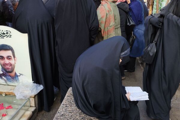 تجدید عهد با شهدا در رباط کریم