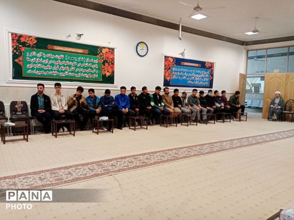  جلسه تبیینی همزمان با آغاز ماه مبارک رمضان در دفتر امام جمعه کاشمر