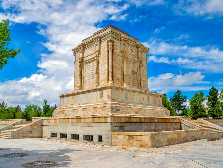 خردادنامه فردوسی: حماسه جاودان، هویت ملی و نمادهای بی زوال در قلب خراسان