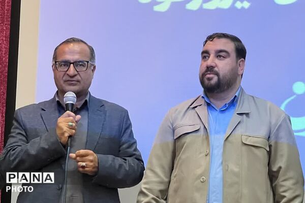 تجلیل از مدیران و کارمندان نمونه فیروزکوه؛ تقدیر از پیشگامان خدمت در هفته دولت