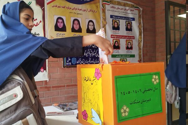  جشن عاطفه ها در دبیرستان های هدی و مشکات