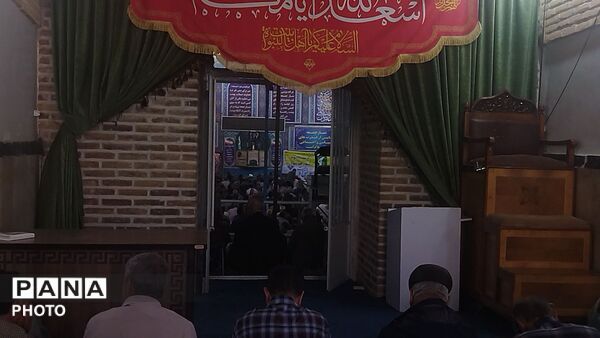 از پیر تا دانش آموز در نماز جمعه نیشابور حضور دارند-۱